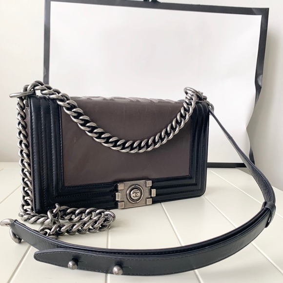 🎉HOST PICK 🎉Chanel Le Boy Old Medium - Picture 3 of 7